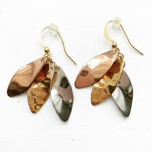 Chic three-tone hammered metal drop earrings
